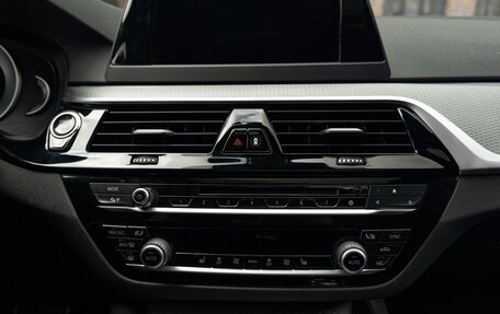 BMW 5 серия, 2019 год, 3 000 000 рублей, 15 фотография