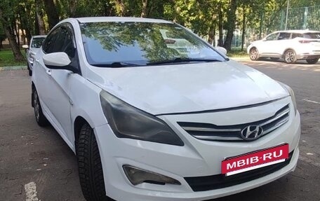 Hyundai Solaris II рестайлинг, 2015 год, 630 000 рублей, 3 фотография
