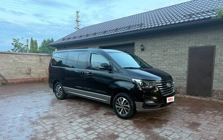 Hyundai Grand Starex Grand Starex I рестайлинг 2, 2018 год, 3 300 000 рублей, 5 фотография