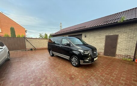 Hyundai Grand Starex Grand Starex I рестайлинг 2, 2018 год, 3 300 000 рублей, 13 фотография