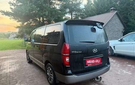 Hyundai Grand Starex Grand Starex I рестайлинг 2, 2018 год, 3 300 000 рублей, 3 фотография