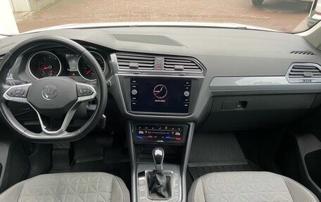 Volkswagen Tiguan II, 2021 год, 2 879 000 рублей, 10 фотография