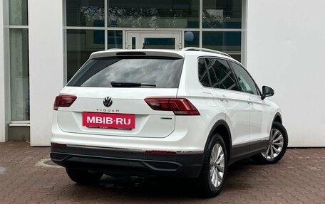 Volkswagen Tiguan II, 2021 год, 2 879 000 рублей, 2 фотография