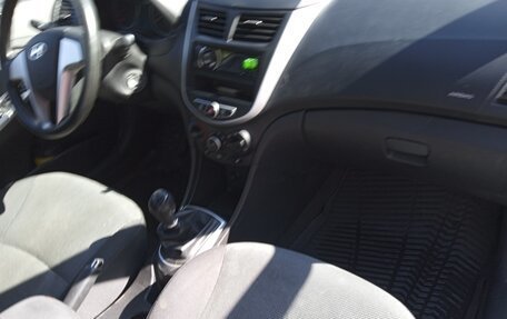 Hyundai Solaris II рестайлинг, 2013 год, 530 000 рублей, 25 фотография