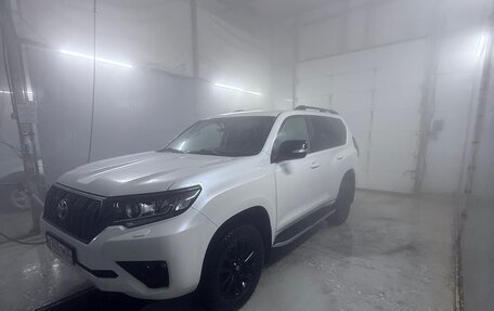 Toyota Land Cruiser Prado 150 рестайлинг 2, 2021 год, 6 400 000 рублей, 2 фотография