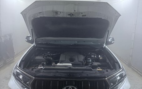 Toyota Land Cruiser Prado 150 рестайлинг 2, 2021 год, 6 400 000 рублей, 10 фотография