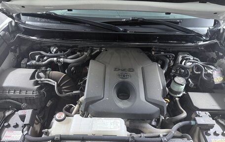 Toyota Land Cruiser Prado 150 рестайлинг 2, 2021 год, 6 400 000 рублей, 12 фотография