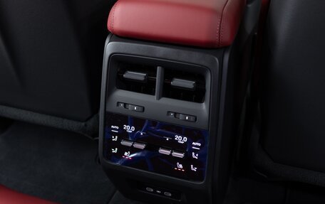 Porsche Macan, 2024 год, 13 890 000 рублей, 31 фотография
