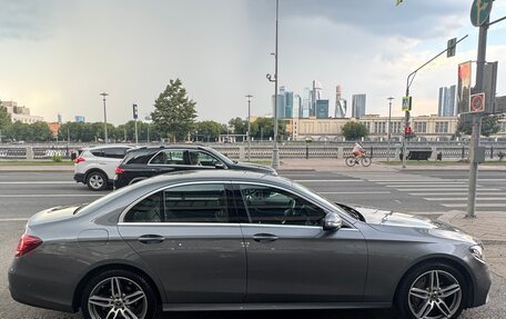 Mercedes-Benz E-Класс, 2018 год, 3 300 000 рублей, 4 фотография