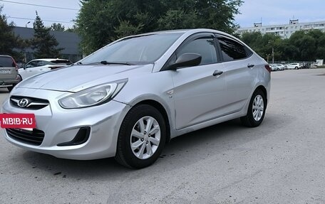 Hyundai Solaris II рестайлинг, 2012 год, 650 000 рублей, 3 фотография