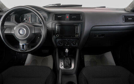 Volkswagen Jetta VI, 2013 год, 899 000 рублей, 13 фотография