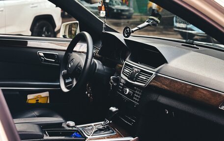 Mercedes-Benz E-Класс, 2011 год, 1 300 000 рублей, 3 фотография