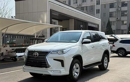 Toyota Fortuner II, 2019 год, 3 220 000 рублей, 2 фотография