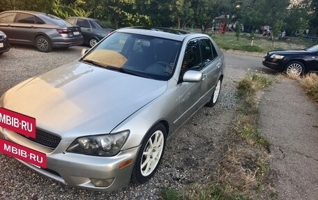 Lexus IS II рестайлинг 2, 2003 год, 900 000 рублей, 2 фотография