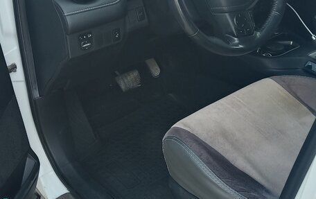 Toyota RAV4, 2019 год, 2 470 000 рублей, 6 фотография
