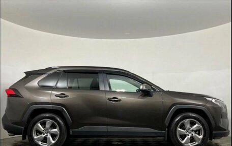 Toyota RAV4, 2021 год, 3 530 000 рублей, 4 фотография