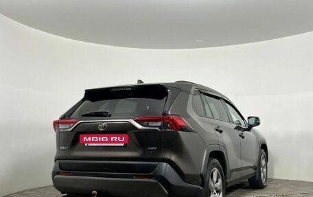 Toyota RAV4, 2021 год, 3 530 000 рублей, 5 фотография