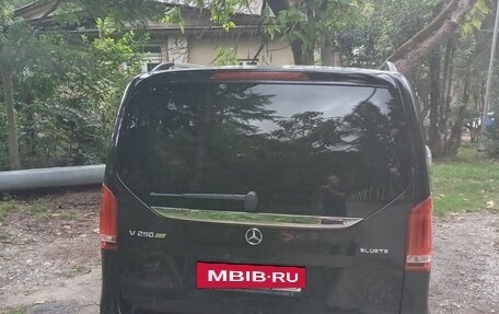 Mercedes-Benz V-Класс, 2014 год, 3 300 000 рублей, 3 фотография