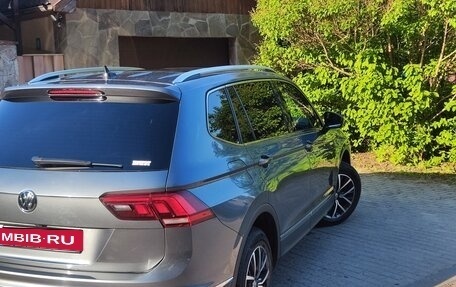 Volkswagen Tiguan II, 2020 год, 2 541 000 рублей, 2 фотография