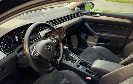 Volkswagen Passat B8 рестайлинг, 2019 год, 2 300 000 рублей, 17 фотография