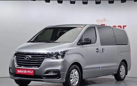 Hyundai Grand Starex Grand Starex I рестайлинг 2, 2021 год, 2 300 000 рублей, 1 фотография