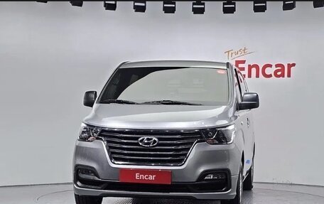 Hyundai Grand Starex Grand Starex I рестайлинг 2, 2021 год, 2 300 000 рублей, 2 фотография