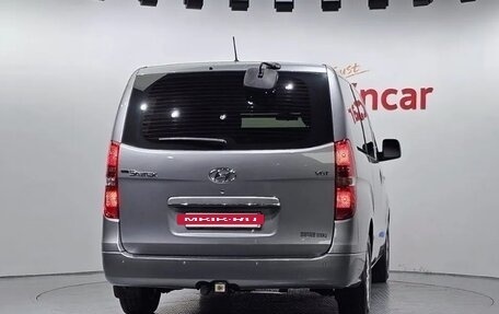 Hyundai Grand Starex Grand Starex I рестайлинг 2, 2021 год, 2 300 000 рублей, 3 фотография