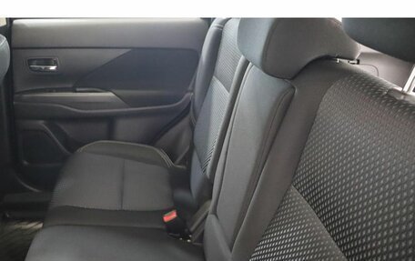 Mitsubishi Outlander III рестайлинг 3, 2019 год, 2 260 000 рублей, 13 фотография