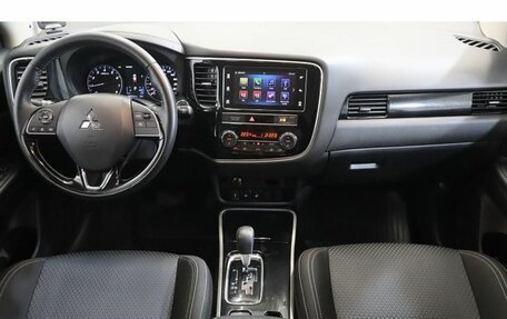 Mitsubishi Outlander III рестайлинг 3, 2019 год, 2 260 000 рублей, 7 фотография