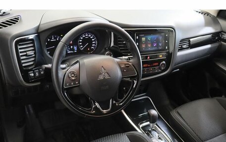 Mitsubishi Outlander III рестайлинг 3, 2019 год, 2 260 000 рублей, 6 фотография