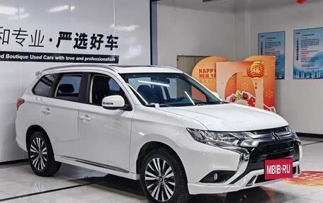 Mitsubishi Outlander III рестайлинг 3, 2021 год, 1 711 000 рублей, 1 фотография