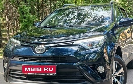 Toyota RAV4, 2019 год, 2 225 000 рублей, 4 фотография