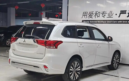 Mitsubishi Outlander III рестайлинг 3, 2021 год, 1 711 000 рублей, 6 фотография