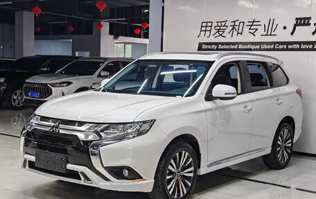 Mitsubishi Outlander III рестайлинг 3, 2021 год, 1 711 000 рублей, 3 фотография