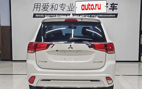 Mitsubishi Outlander III рестайлинг 3, 2021 год, 1 711 000 рублей, 5 фотография