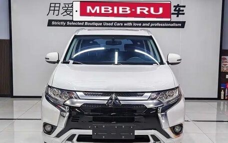 Mitsubishi Outlander III рестайлинг 3, 2021 год, 1 711 000 рублей, 2 фотография