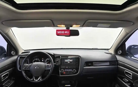 Mitsubishi Outlander III рестайлинг 3, 2021 год, 1 711 000 рублей, 8 фотография