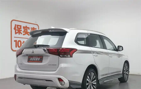 Mitsubishi Outlander III рестайлинг 3, 2021 год, 1 519 000 рублей, 3 фотография