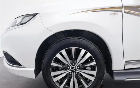 Mitsubishi Outlander III рестайлинг 3, 2021 год, 1 519 000 рублей, 5 фотография