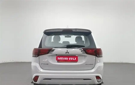 Mitsubishi Outlander III рестайлинг 3, 2021 год, 1 519 000 рублей, 4 фотография