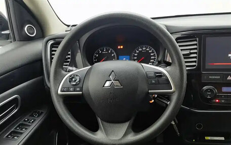 Mitsubishi Outlander III рестайлинг 3, 2021 год, 1 519 000 рублей, 10 фотография