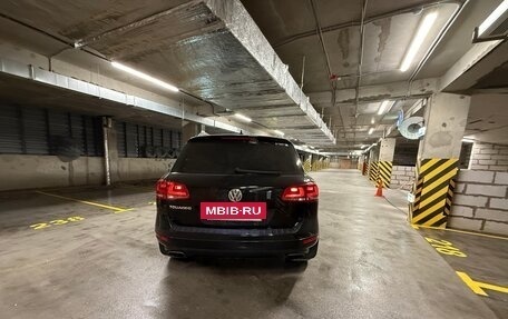 Volkswagen Touareg III, 2011 год, 1 850 000 рублей, 4 фотография