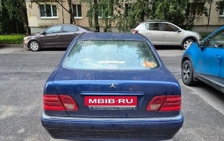Mercedes-Benz E-Класс, 1996 год, 350 000 рублей, 4 фотография