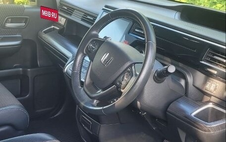 Honda Stepwgn IV, 2017 год, 2 340 000 рублей, 5 фотография
