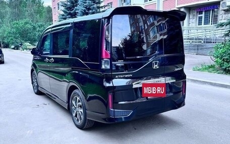 Honda Stepwgn IV, 2017 год, 2 340 000 рублей, 4 фотография