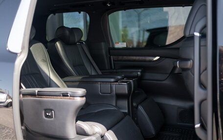 Toyota Alphard III, 2018 год, 4 149 000 рублей, 25 фотография