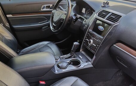 Ford Explorer VI, 2016 год, 1 995 000 рублей, 5 фотография