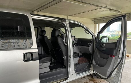 Hyundai Grand Starex Grand Starex I рестайлинг 2, 2009 год, 1 200 000 рублей, 2 фотография