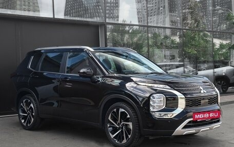 Mitsubishi Outlander, 2022 год, 3 600 000 рублей, 4 фотография