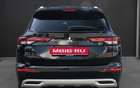 Mitsubishi Outlander, 2022 год, 3 600 000 рублей, 7 фотография